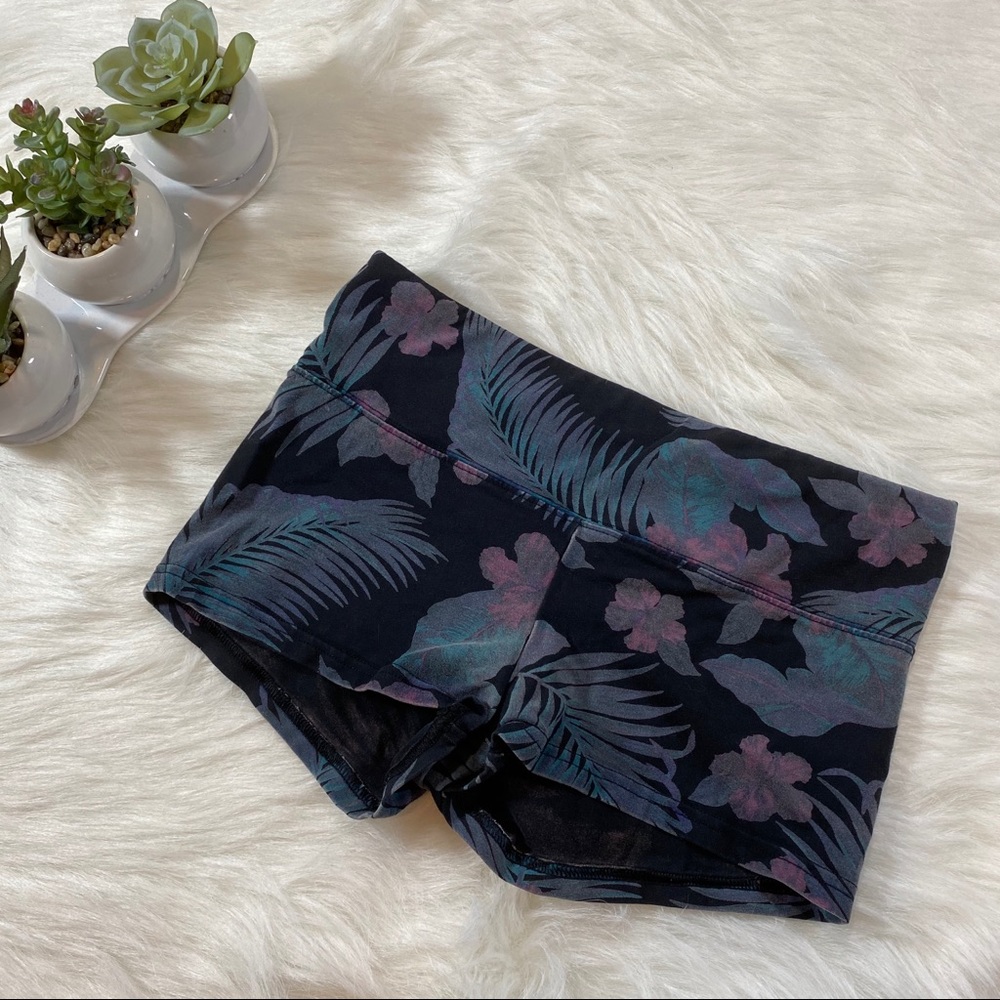 TNA Aritzia Floral Spanx Gym Booty Shorts Tropical